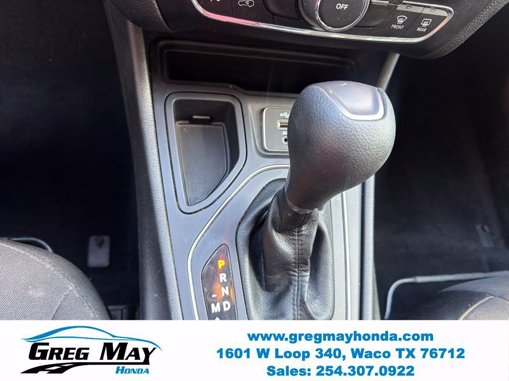 Used 2021 Jeep Cherokee Latitude FWD image 20