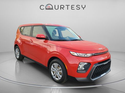Certified 2022 Kia Soul LX image 5