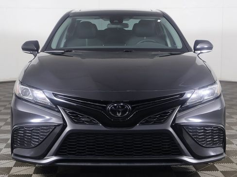 Used 2024 Toyota Camry SE image 10