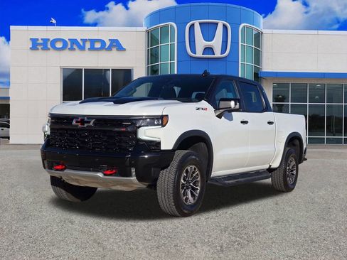 Used 2025 Chevrolet Silverado 1500 ZR2 w/ Technology Package AWD/4WD image 7