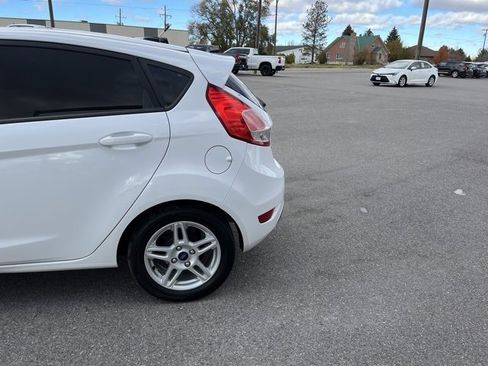 Used 2018 Ford Fiesta SE image 9