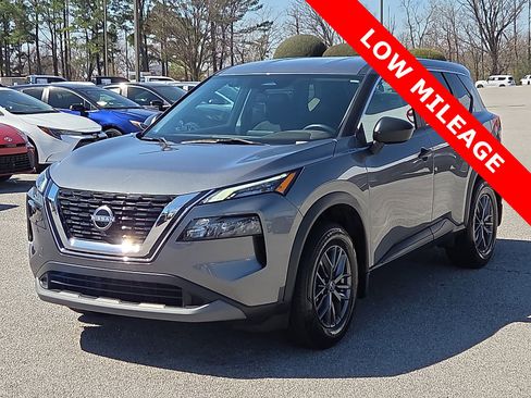 Used 2023 Nissan Rogue S image 2