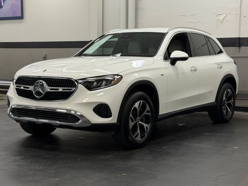 Used 2025 Mercedes-Benz GLC 350e 4MATIC image 6