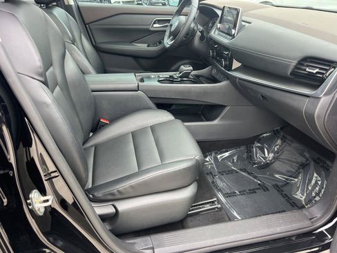 Used 2021 Nissan Rogue SV w/ Premium Package image 13