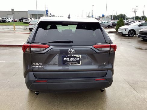 Used 2022 Toyota RAV4 LE FWD image 6