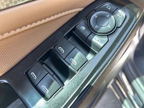 Used 2023 Chevrolet Traverse Premier AWD/4WD image 21