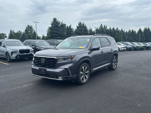 Used 2025 Honda Pilot Elite image 8