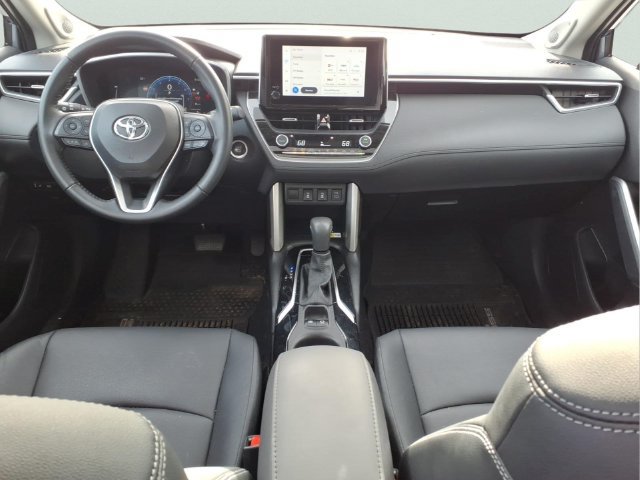 Used 2023 Toyota Corolla Cross XLE w/ Convenience Package AWD/4WD image 11
