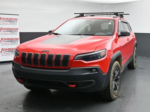 Used 2019 Jeep Cherokee Trailhawk w/ Cold Weather Group image 4