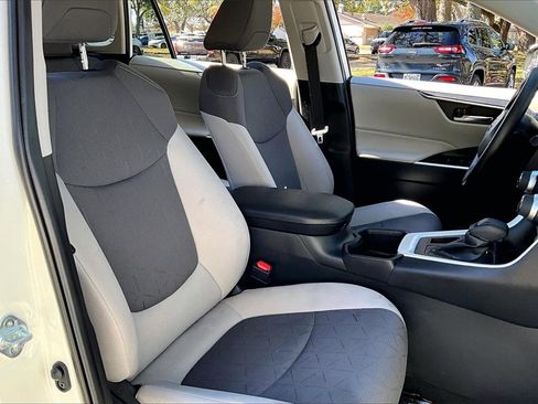 Used 2025 Toyota RAV4 XLE image 26