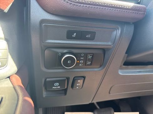 Used 2024 Ford Expedition Limited AWD/4WD image 18