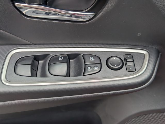 New 2025 Nissan Versa SR w/ Trunk Package FWD image 16
