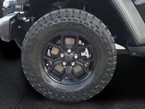 Used 2025 Jeep Wrangler Unlimited Sport AWD/4WD image 8