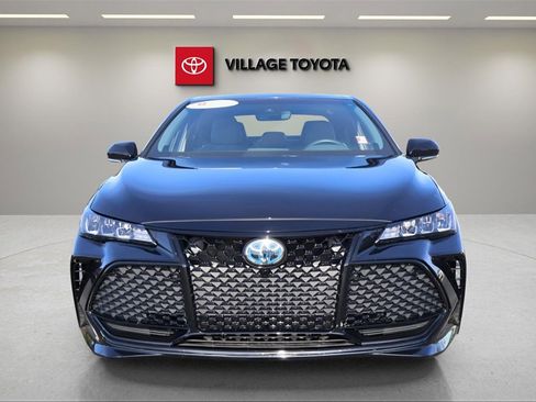 Used 2019 Toyota Avalon XSE image 2