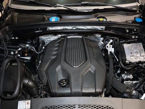 Used 2023 Porsche Macan image 64