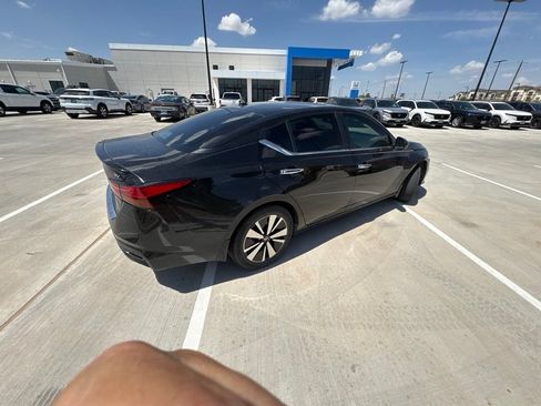 Used 2022 Nissan Altima 2.5 SV w/ SV Premium Package FWD image 18