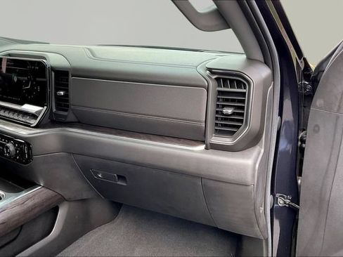 Used 2022 Chevrolet Silverado 1500 LTZ AWD/4WD image 18