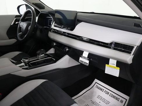 New 2025 Mitsubishi Outlander SE image 32