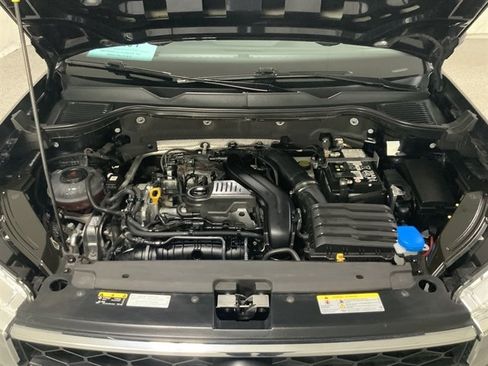 Used 2024 Volkswagen Taos SE FWD image 9