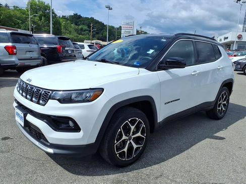 Used 2025 Jeep Compass Limited AWD/4WD image 8
