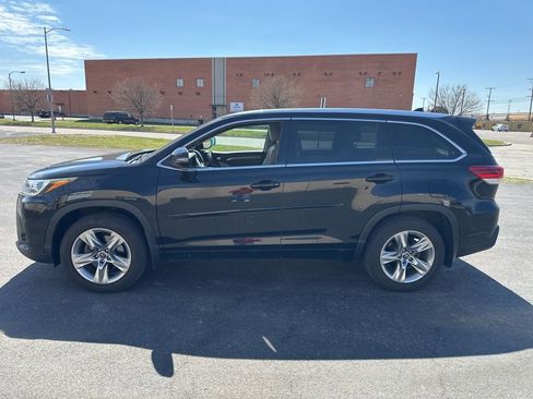 Used 2019 Toyota Highlander Limited image 4