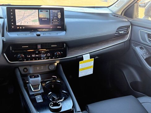 New 2026 Nissan Rogue Platinum image 13