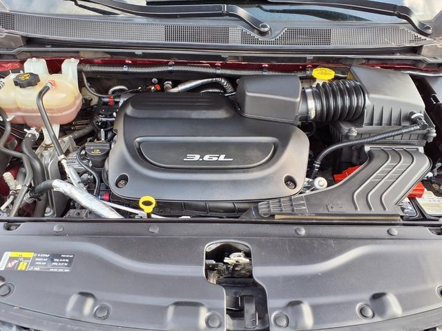 Used 2017 Chrysler Pacifica Touring-L Plus w/ Advanced Safetytec Group FWD image 3