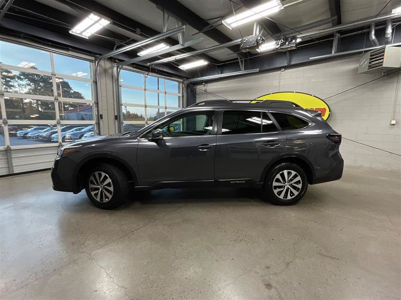 Used 2022 Subaru Outback Premium AWD/4WD image 2