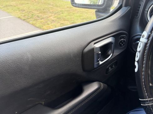 Used 2020 Jeep Wrangler Unlimited Sahara AWD/4WD image 36