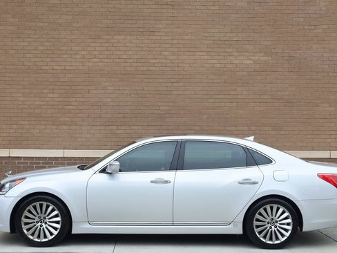 Used 2015 Hyundai Equus Signature RWD image 2