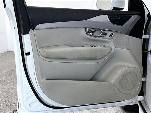 Used 2017 Volvo XC90 T6 Momentum w/ Vision Package AWD/4WD image 22