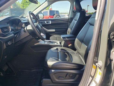 Used 2023 Ford Explorer XLT w/ Equipment Group 202A AWD/4WD image 10
