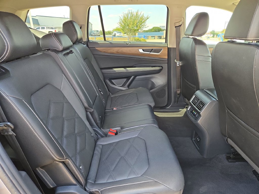 Used 2025 Volkswagen Atlas SE FWD image 26