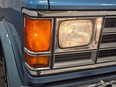 Used 1991 Dodge B2500 image 48