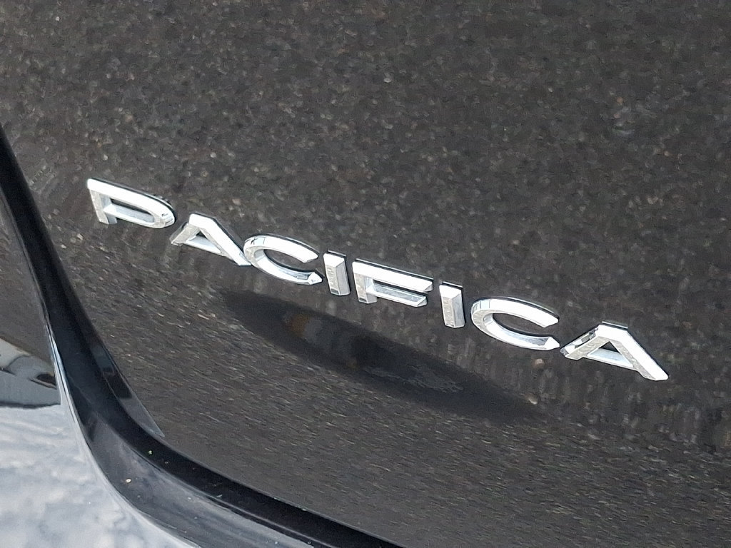 Used 2024 Chrysler Pacifica Touring-L FWD image 31
