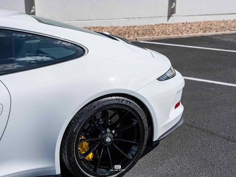 Used 2016 Porsche 911 R RWD image 4