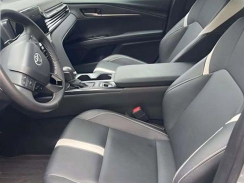 Used 2025 Toyota Camry SE image 8