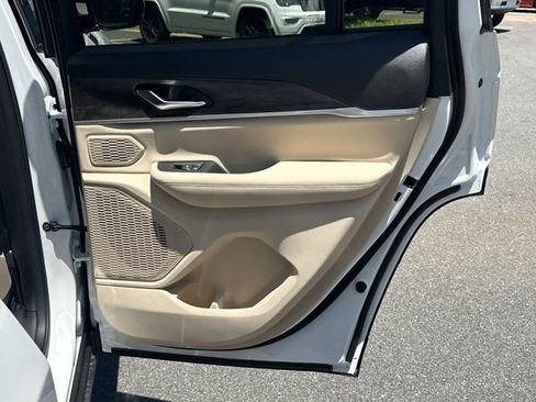 New 2026 Jeep Grand Cherokee Limited AWD/4WD image 16