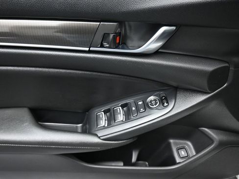 Used 2019 Honda Accord Sport image 10
