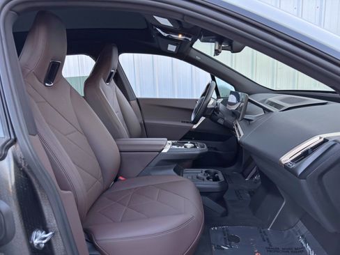 Used 2022 BMW iX xDrive50 w/ Sport Package image 16