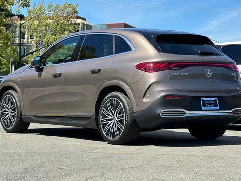 New 2026 Mercedes-Benz EQE 320 4MATIC SUV image 3