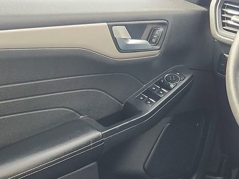 Certified 2022 Ford Escape SEL image 11