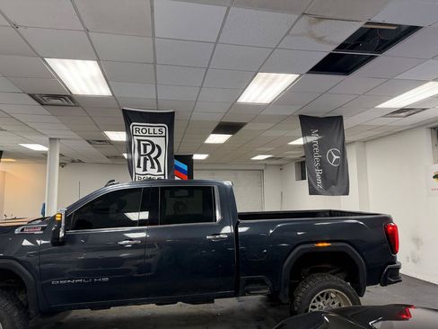 Used 2022 GMC Sierra 3500 Denali w/ Denali Ultimate Package AWD/4WD image 12