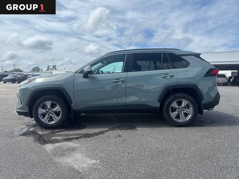 Used 2022 Toyota RAV4 XLE w/ Convenience Package FWD image 1