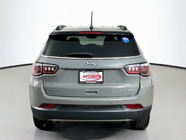 Used 2023 Jeep Compass Limited AWD/4WD image 17