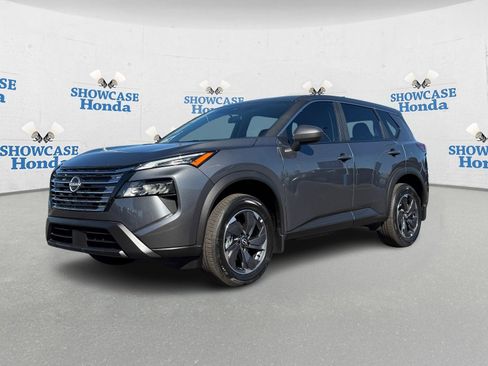 Used 2026 Nissan Rogue SV image 2