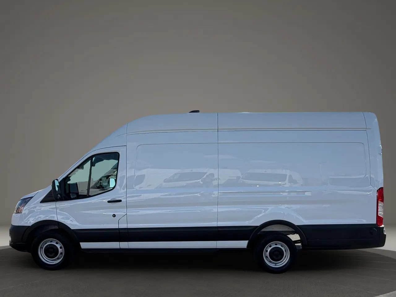 Used 2026 Ford Transit 250 148 High Roof Extended RWD image 3