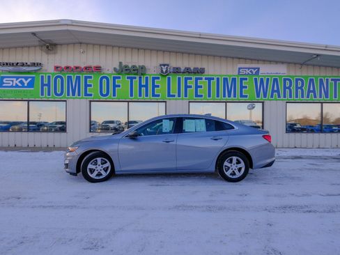 Used 2024 Chevrolet Malibu LT image 3