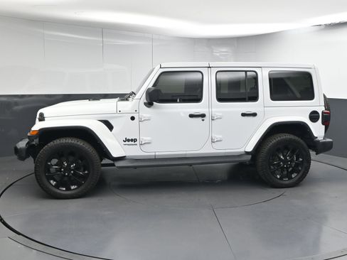 Used 2021 Jeep Wrangler Unlimited Sahara image 5