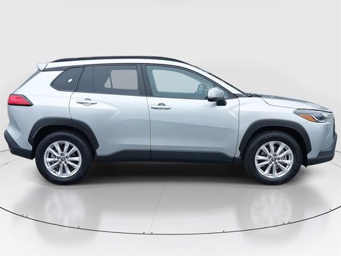 Used 2023 Toyota Corolla Cross LE image 4